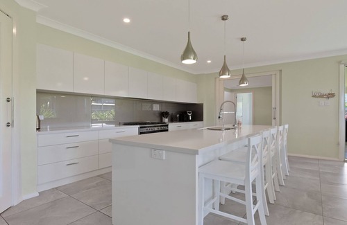 Callala Bay House | Polly's Retreat – Steps from the Water and Pet Friendly