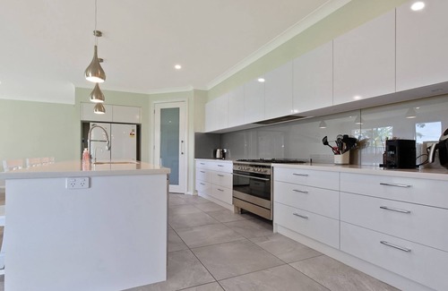 Callala Bay House | Polly's Retreat – Steps from the Water and Pet Friendly