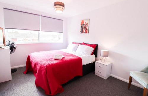 Cray Valley East Apartment | Polperro House - Stylish & Chic 2bed Hse