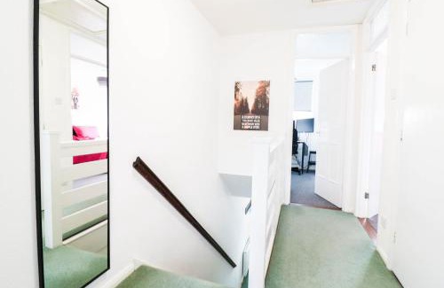 Cray Valley East Apartment | Polperro House - Stylish & Chic 2bed Hse
