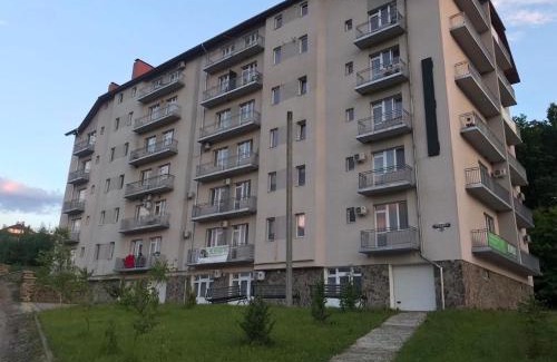 Polyana Apartment | Discover Polyana Apart: Family-Friendly with Hot Tub