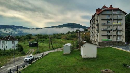 Polyana Apartment | Discover Polyana Apart: Family-Friendly with Hot Tub