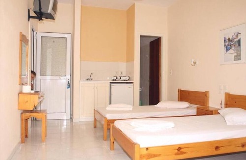 Lygia House | Exceptional Polyxenis Rooms with Ocean View & Pool Access