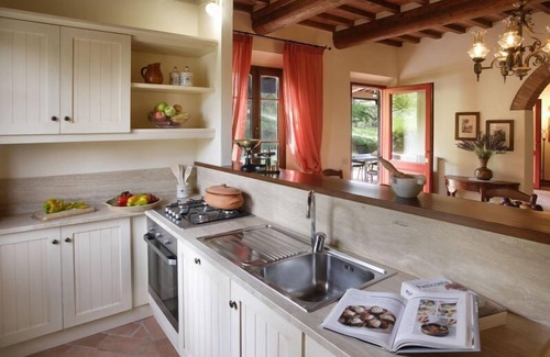 Montaione Hotel | Discover POMARIUM: Ground Floor Comfort with Pool & Breakfast