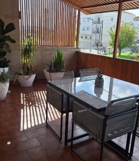 Pombal Apartment | Pombal Suite: Family-Friendly Stay with Breakfast Included