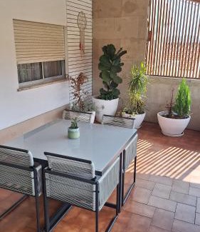 Pombal Apartment | Pombal Suite: Family-Friendly Stay with Breakfast Included