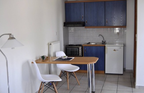 Ermionida Apartment | Tranquil Pomegran Studio with Ocean Views and Pet-Friendly Amenities