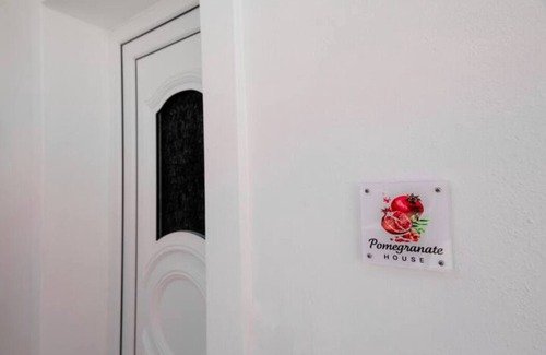 Perivolos Apartment | Pomegranate Tree House 1.5km from Black Beach
