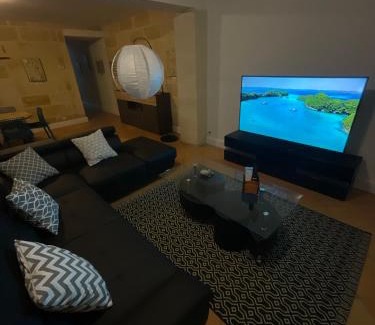 Pomerol Villa | Discover Pomerol au Cœur: Family-Friendly Retreat Awaits
