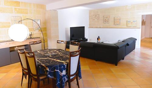 Pomerol Villa | Discover Pomerol au Cœur: Family-Friendly Retreat Awaits