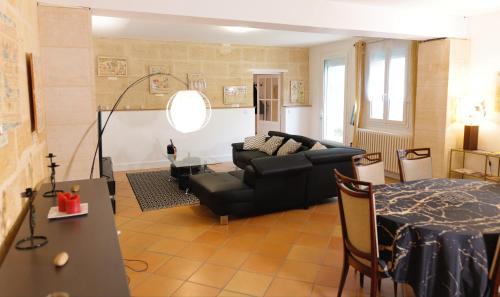 Pomerol Villa | Discover Pomerol au Cœur: Family-Friendly Retreat Awaits