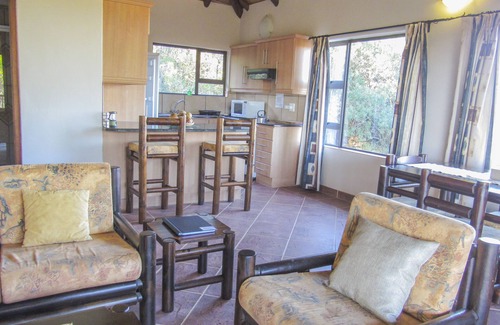 Seafield Cabin | Pomeroy Lodges: Family-Friendly Retreat with Dining & More
