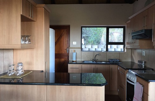 Seafield Cabin | Pomeroy Lodges: Family-Friendly Retreat with Dining & More