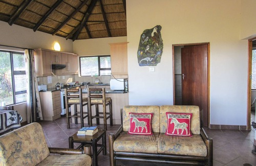 Seafield Cabin | Pomeroy Lodges: Family-Friendly Retreat with Dining & More