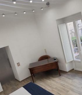 Historical Downtown Salerno Apartment | Pomona Guest House