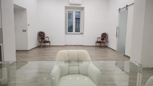 Historical Downtown Salerno Apartment | Pomona Guest House