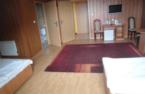 Czaplinek Hotel | Cozy Pomorska Zajazd with Kitchen & Breakfast Options