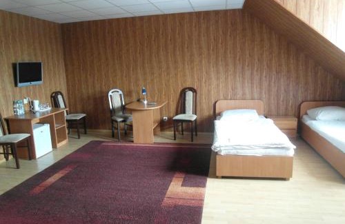 Czaplinek Hotel | Cozy Pomorska Zajazd with Kitchen & Breakfast Options