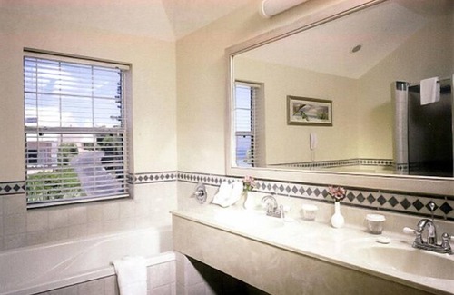 Southampton Resort | Elegant Pompano Beach Club: Ocean Views & Spa Retreat