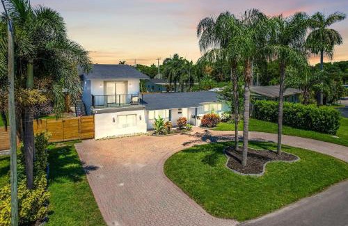 Survey Creek House | Discover Pompano Gem: Just Steps from the Beach