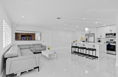 Survey Creek House | Discover Pompano Gem: Just Steps from the Beach