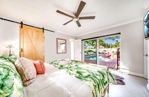 Garden Isles House | Discover Pompano Pool Paradise with Relaxing Hot Tub Access