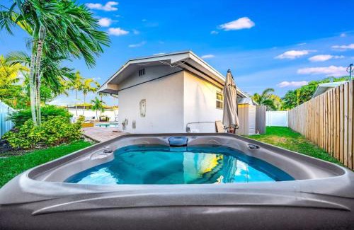 Garden Isles House | Discover Pompano Pool Paradise with Relaxing Hot Tub Access