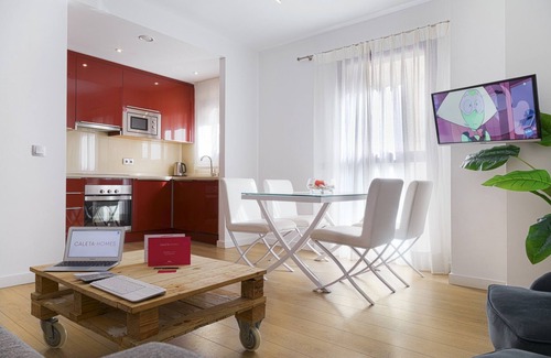 La Malagueta Apartment | Cozy Pompidou Boutique Apartment with Terrace and Ocean View
