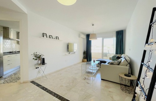 La Malagueta Apartment | La Marea - Guest Rated 10/10 with Spa & Family Amenities