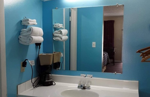 Ponce De Leon Hotel | Inviting Ponce De Leon Motel: Family-Friendly & Breakfast Included