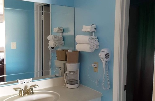Ponce De Leon Hotel | Inviting Ponce De Leon Motel: Family-Friendly & Breakfast Included