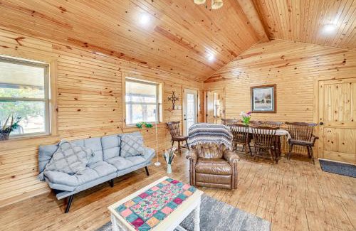 Pompeys Pillar House | Pond Access and Deck Peaceful Ballantine Getaway!