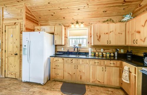 Pompeys Pillar House | Pond Access and Deck Peaceful Ballantine Getaway!