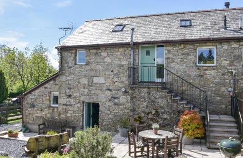 Newton Abbot House | ```html
Family-Friendly Pond Cottage with Perfect 10/10 Rating
```