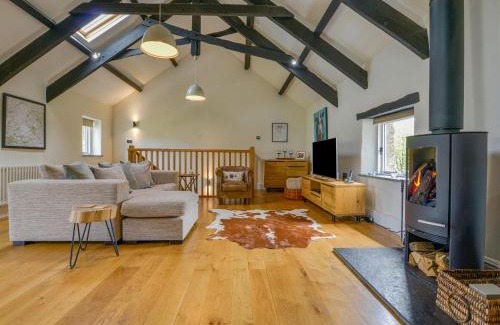 Newton Abbot House | ```html
Family-Friendly Pond Cottage with Perfect 10/10 Rating
```