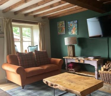 North York Moors National Park House | Cozy Pond Cottage: Pet-Friendly Retreat with Hot Tub