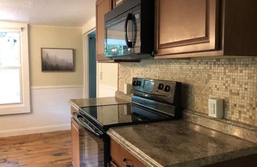 Gatlinburg - Pigeon Forge Cottage | Relaxing Retreat with Paddleboat and Pet-Friendly Amenities