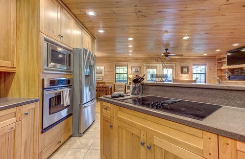 McCaysville Cabin | Idyllic Pond-Front Cabin with Hot Tub & Game Room