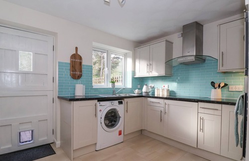 Escrick House | POND VIEW, pet friendly, with a garden in Escrick