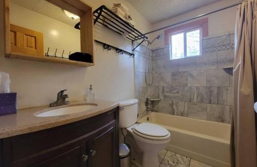 Stanardsville House | Cozy Pond View Retreat with Pet-Friendly Amenities