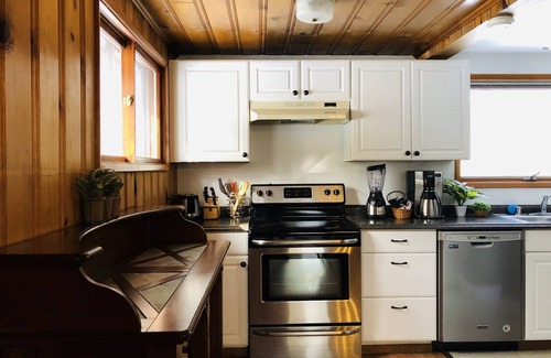 Loon Lake House | Inviting Ponderosa Cabin: Lake View & Family-Friendly Stay