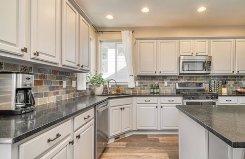 Mountain View House | Family-Friendly Ponderosa Pines: Near Central Bend, 9.6 Rating