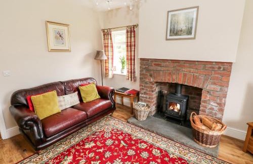 Ammanford House | Experience Comfort at Pondfield Gate - Child-Friendly Retreat