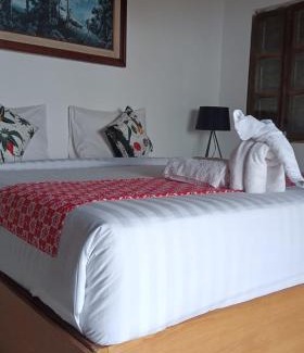 Wanagiri Cabin | Discover Pondok Beratan: Poolside Retreat in Kawinaya