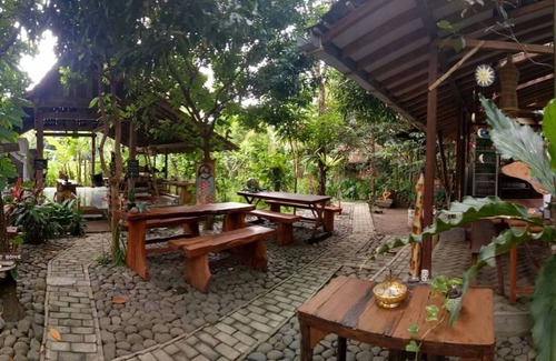 Banyuwangi House | Cozy Pondok for Three at Didu Banyuwangi with Breakfast