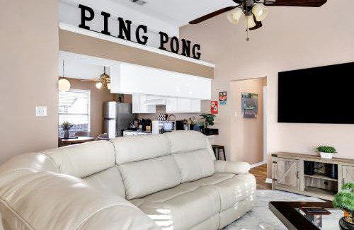 Wetmore House | Relaxing Birdy Vacation Rental with Spa & Family-Friendly Perks