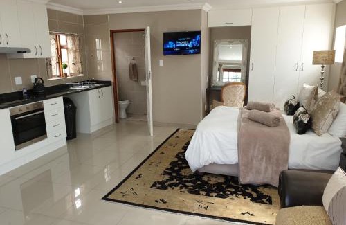 Uitenhage Apartment | Pet-Friendly Pongola Road Self Catering Retreat – 9/10 Rated
