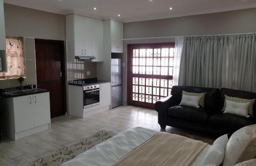 Uitenhage Apartment | Pet-Friendly Pongola Road Self Catering Retreat – 9/10 Rated