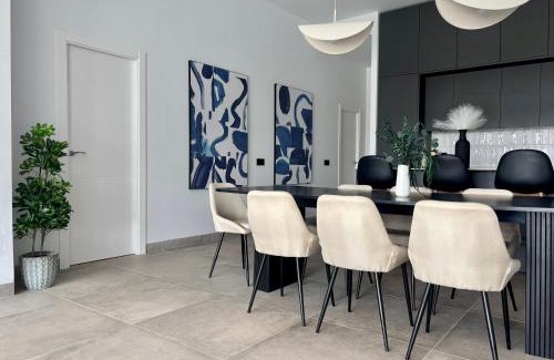 Chiclana de la Frontera Villa | Elegant Poniente Beach House with Oceanfront Pool Access