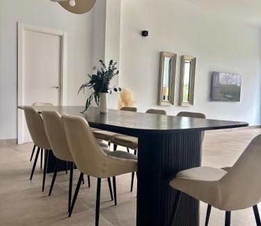 Chiclana de la Frontera Villa | Elegant Poniente Beach House with Oceanfront Pool Access